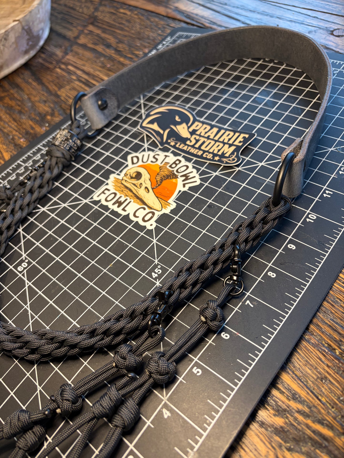 Leather x Half Round Lanyard - Stealth