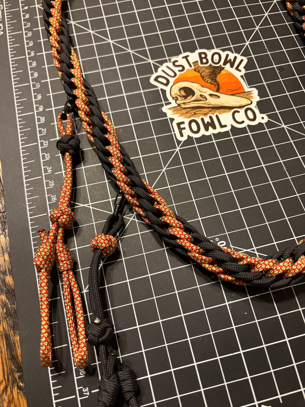 Shorty Round Braid - Black x Neon Diamonds