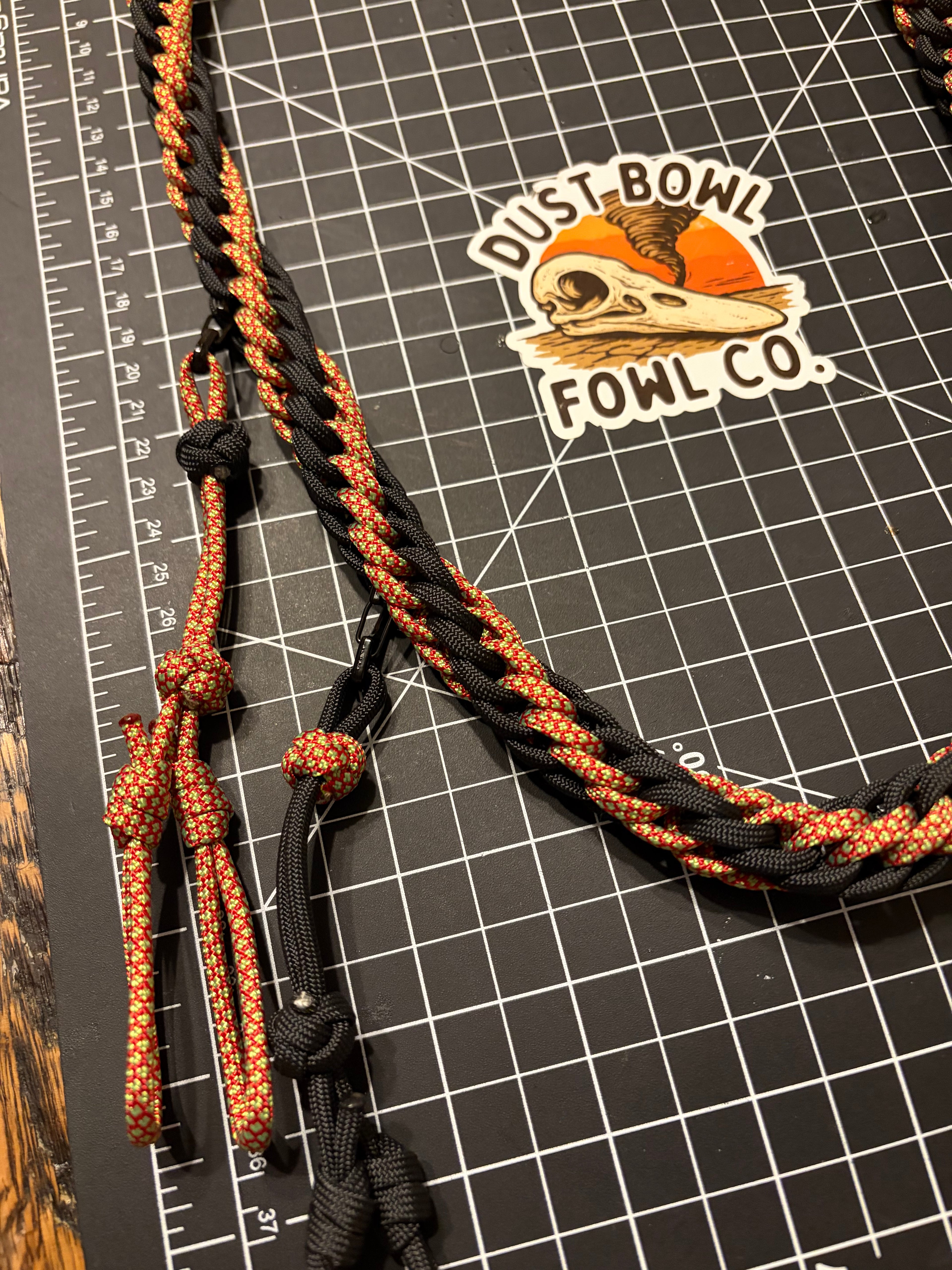 Shorty Round Braid - Black x Neon Diamonds