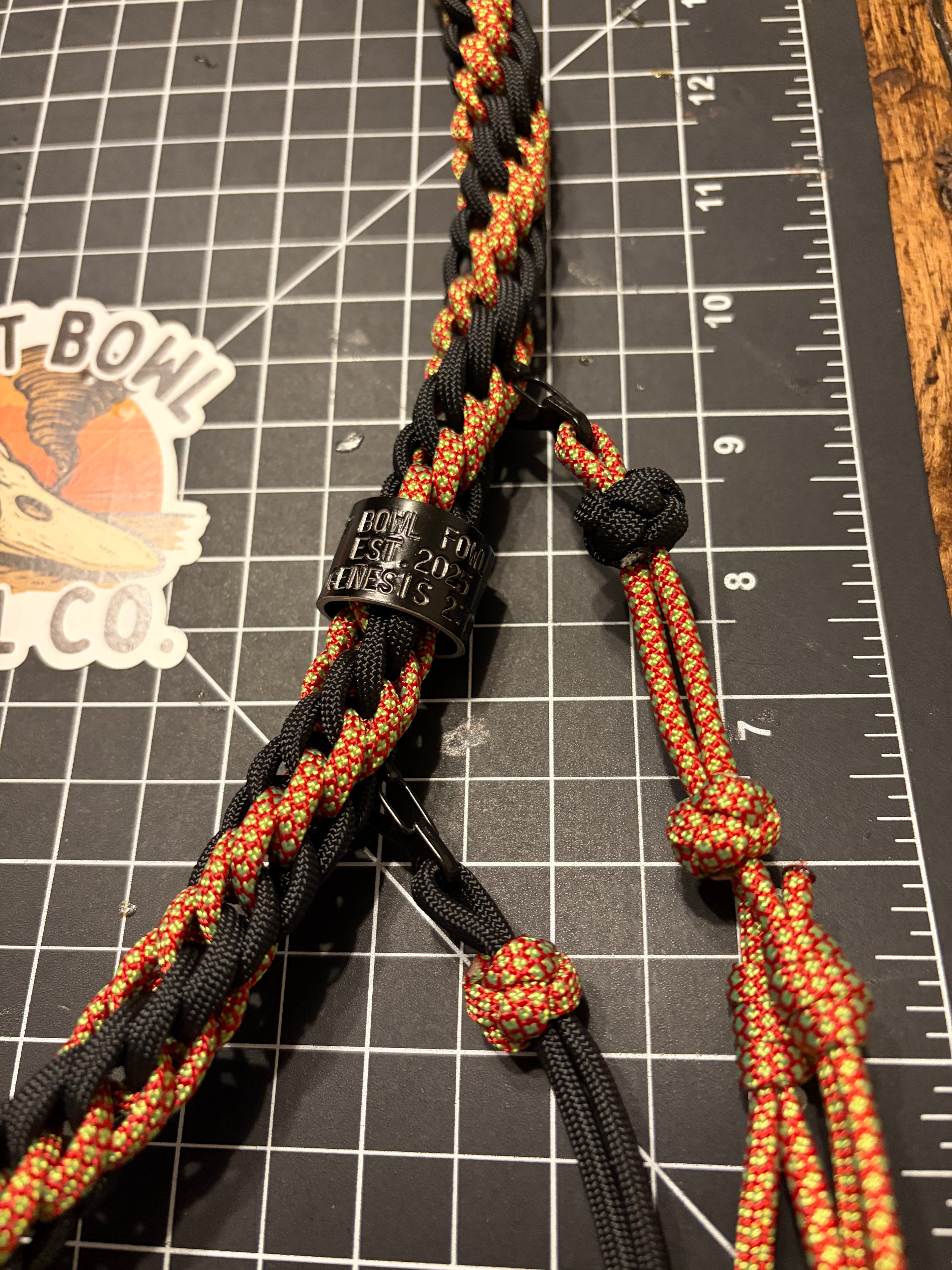 Shorty Round Braid - Black x Neon Diamonds