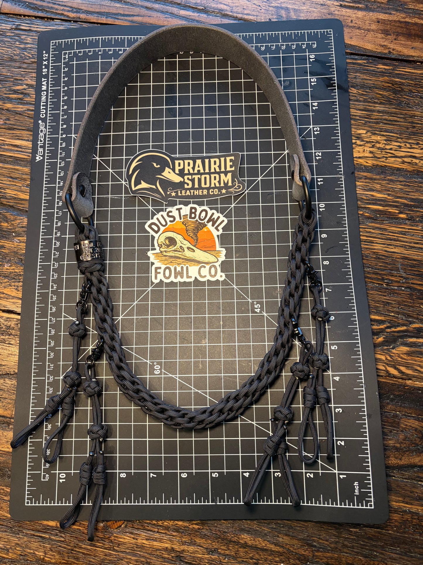 Leather x Half Round Lanyard - Stealth