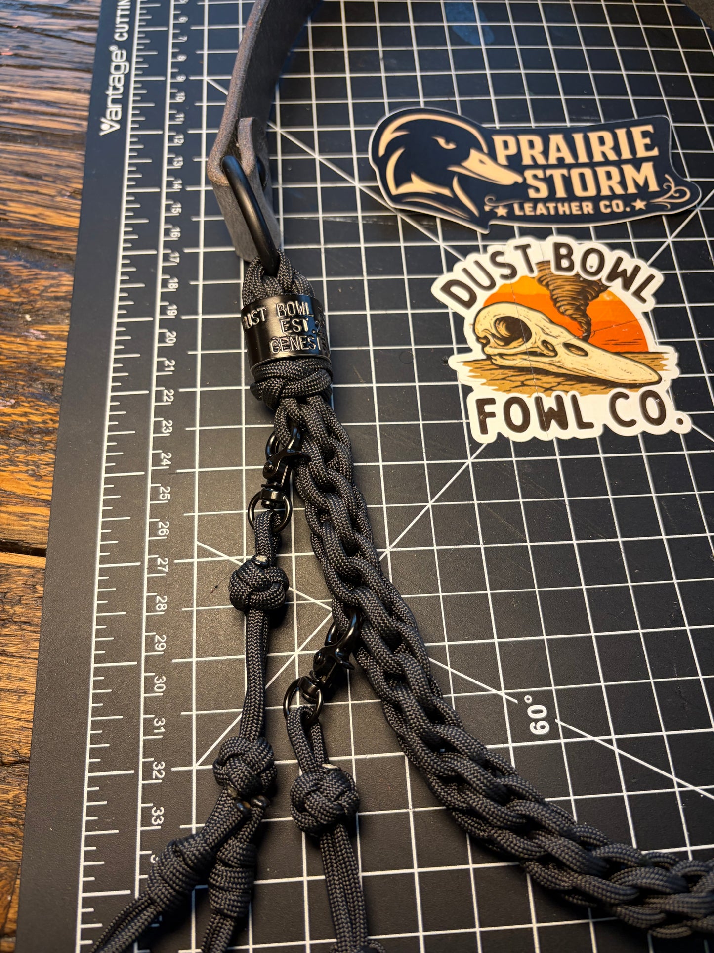Leather x Half Round Lanyard - Stealth